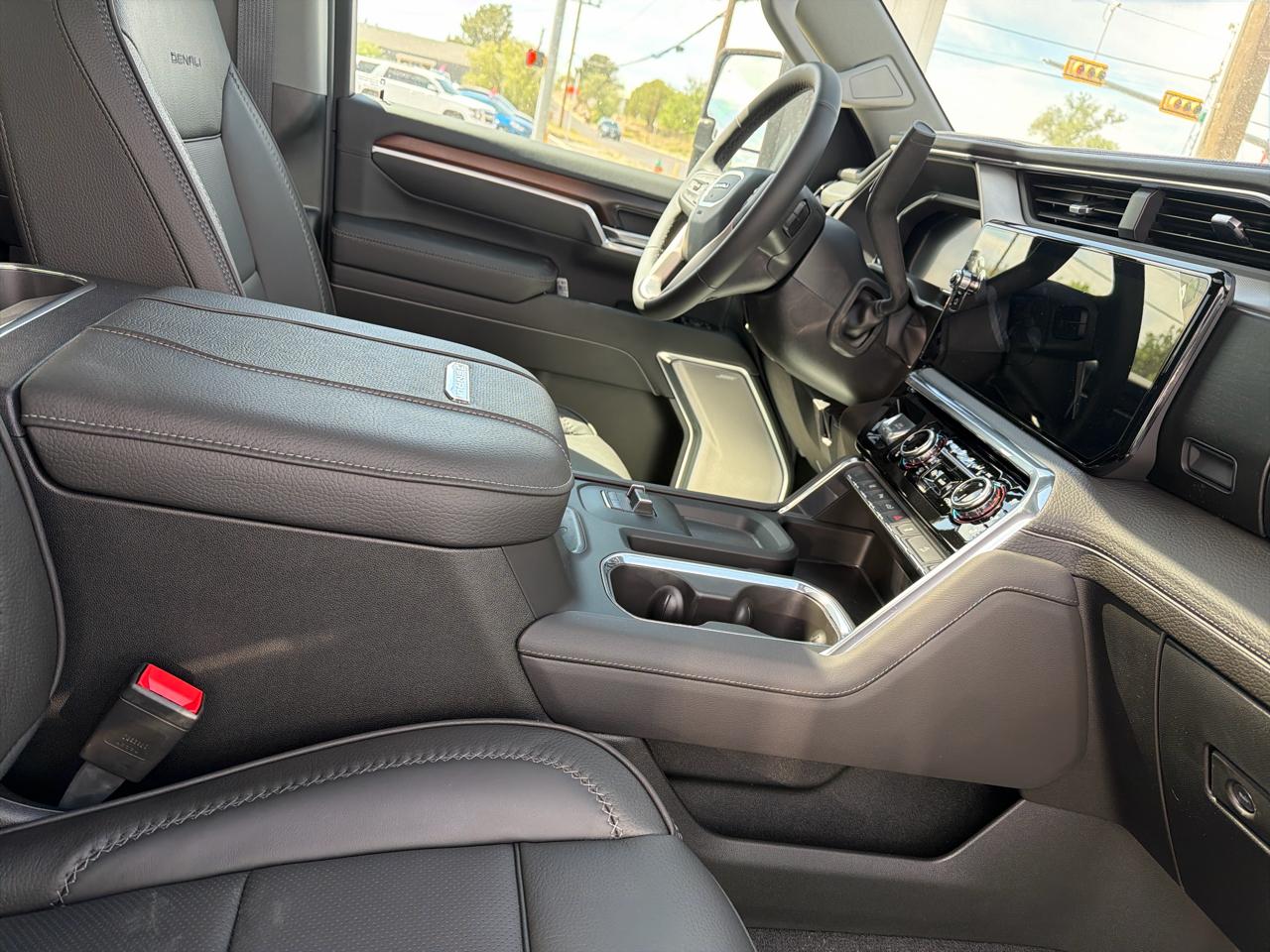 GMC Sierra 2500HD Denali Crew Cab 4WD SB 2026