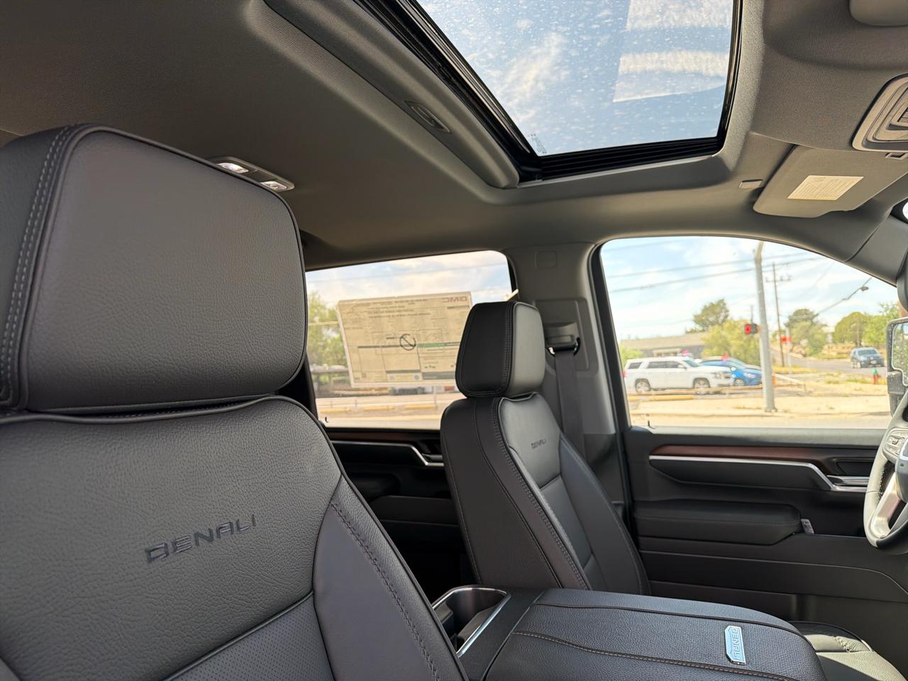 GMC Sierra 2500HD Denali Crew Cab 4WD SB 2026