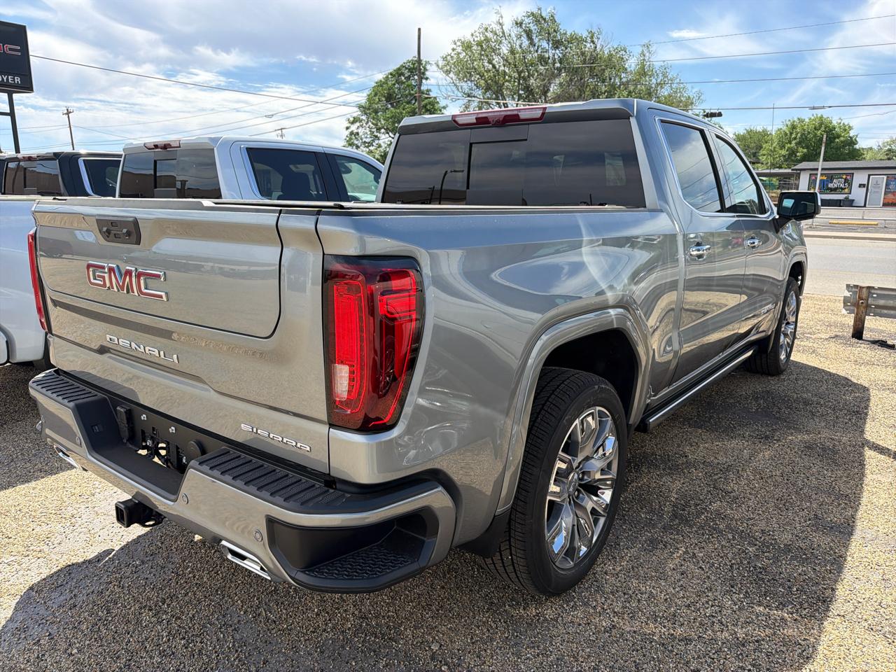 GMC Sierra 1500 Denali Crew Cab Short Box 4WD 2026