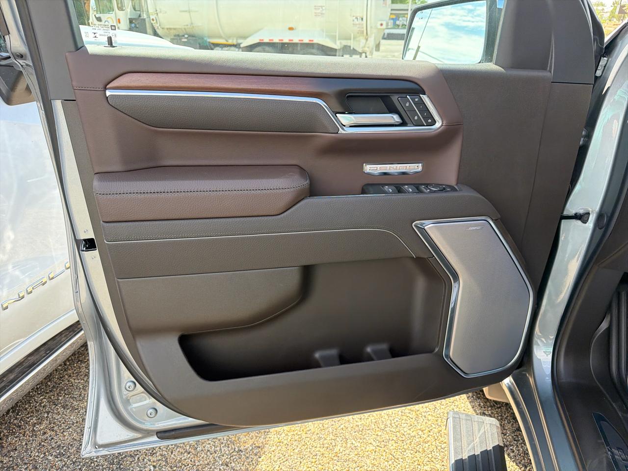 GMC Sierra 1500 Denali Crew Cab Short Box 4WD 2026