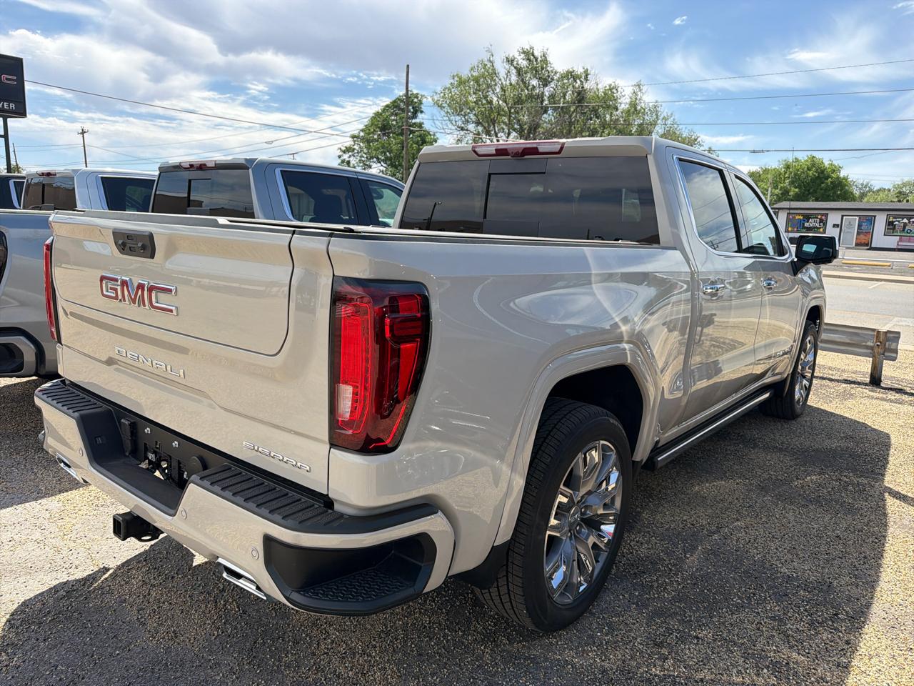 GMC Sierra 1500 Denali Crew Cab Short Box 4WD 2026