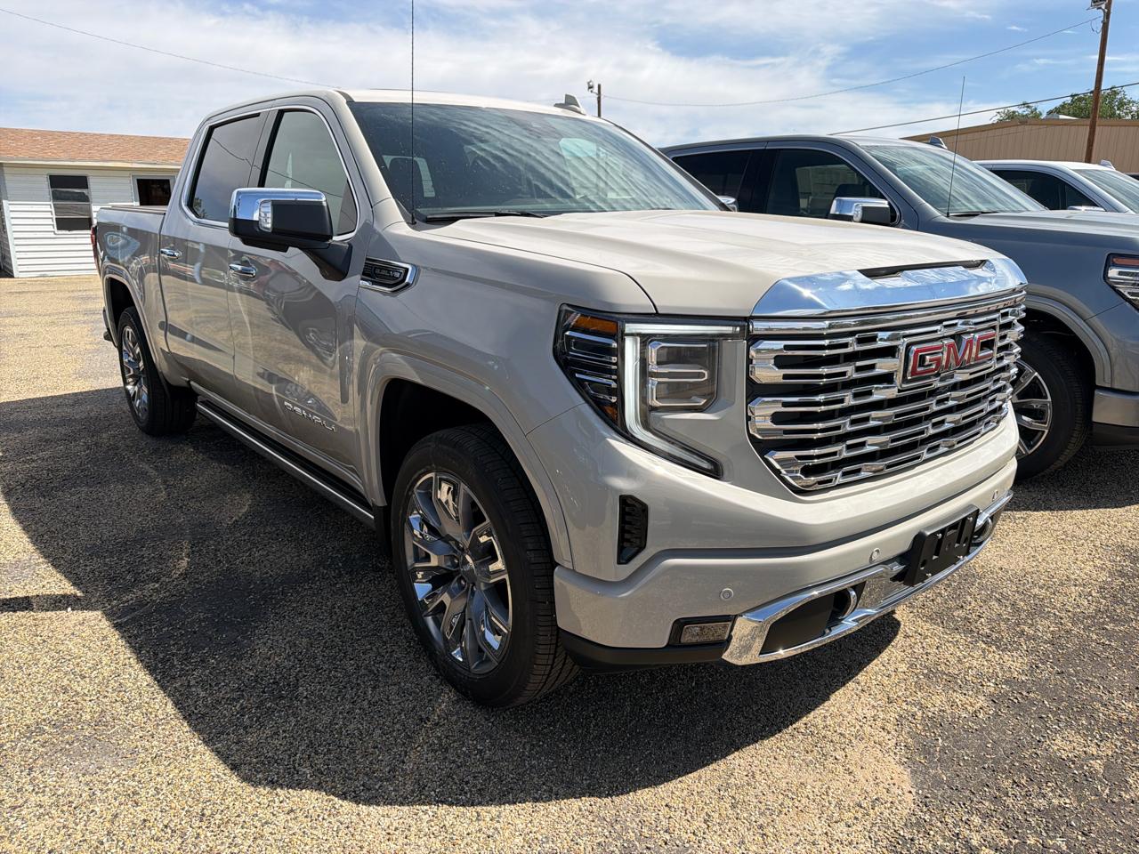 GMC Sierra 1500 Denali Crew Cab Short Box 4WD 2026