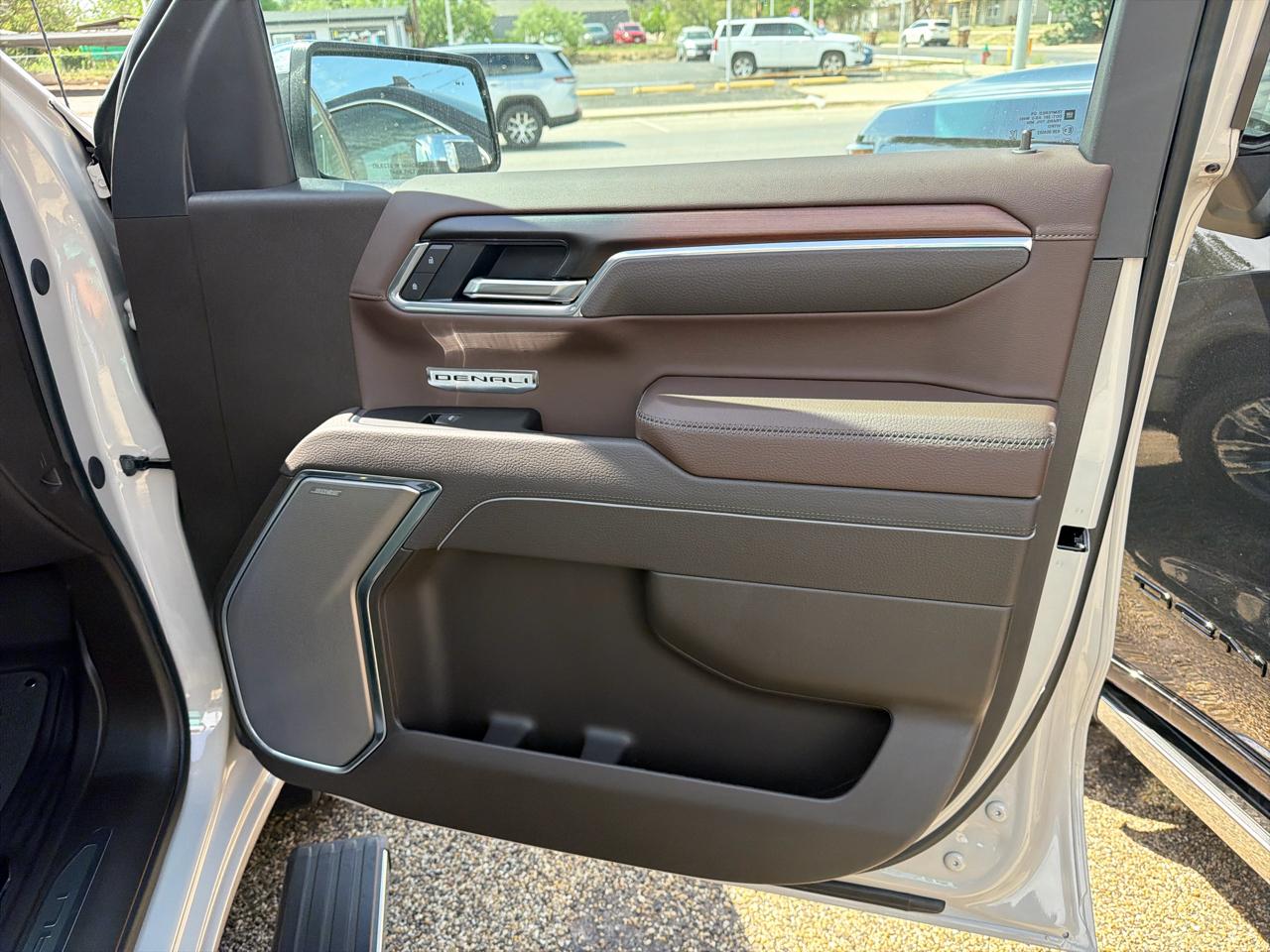 GMC Sierra 1500 Denali Crew Cab Short Box 4WD 2026