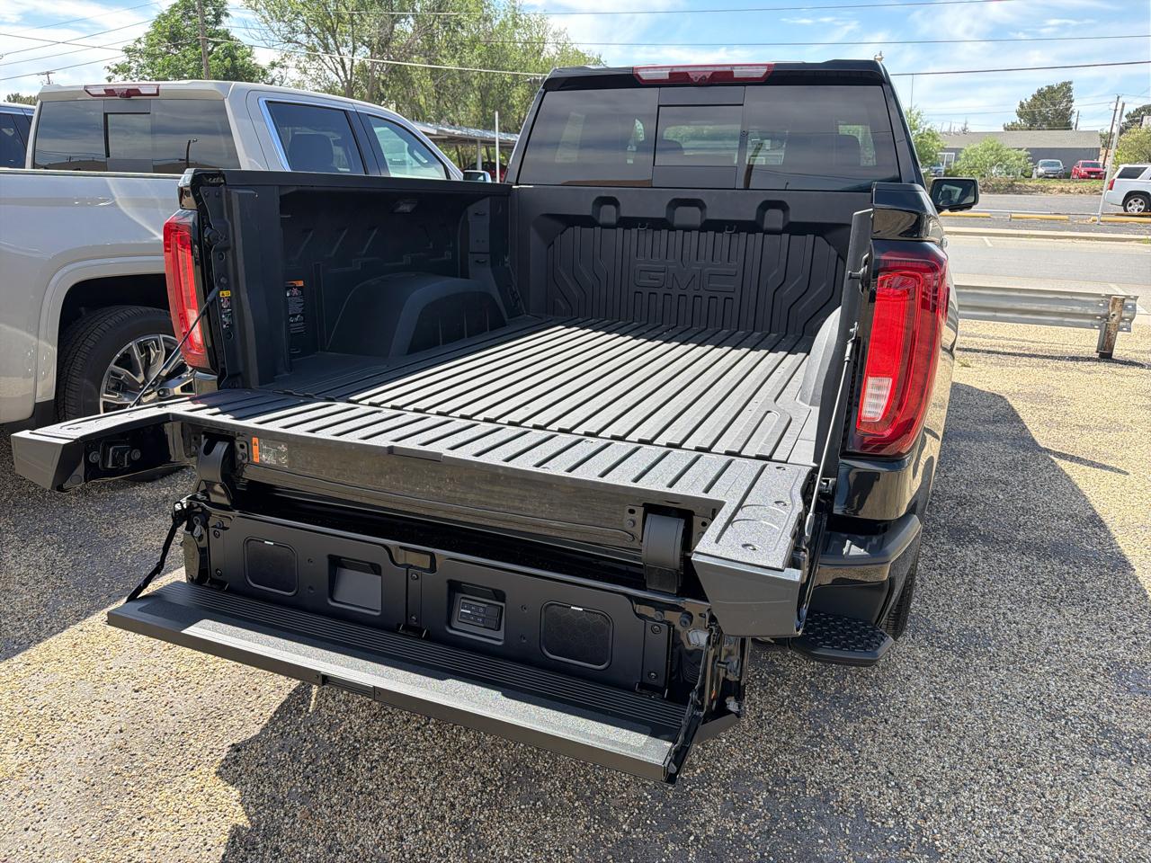 GMC Sierra 1500 Denali Ultimate Crew Cab 4WD 2026