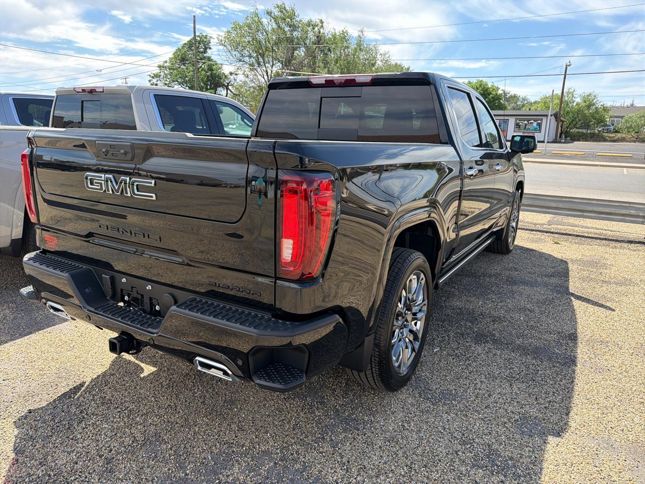 GMC Sierra 1500 Denali Ultimate Crew Cab 4WD 2026