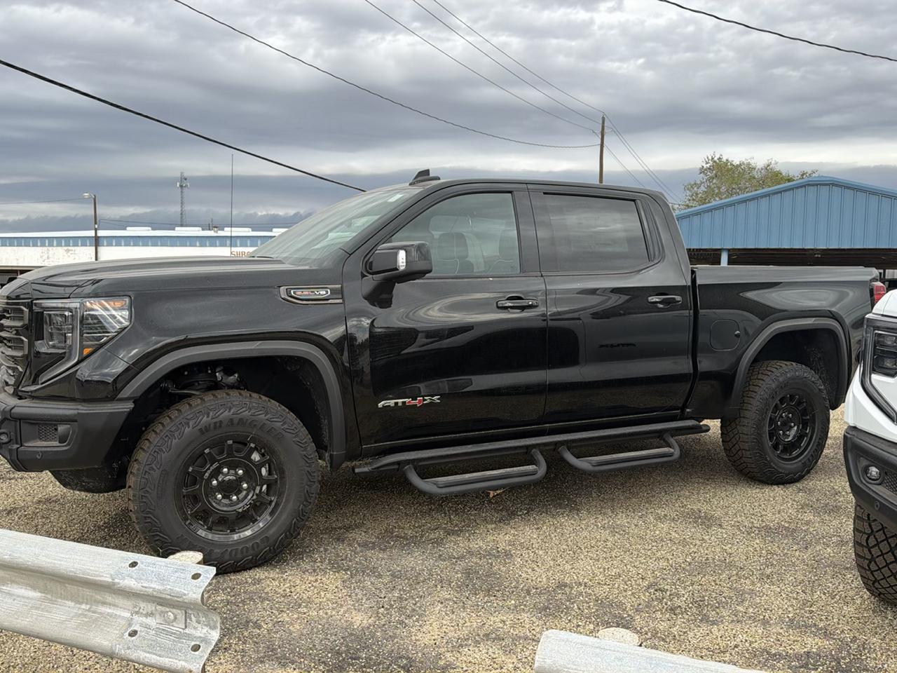 GMC Sierra 1500 AT4X Crew Cab 4WD 2026