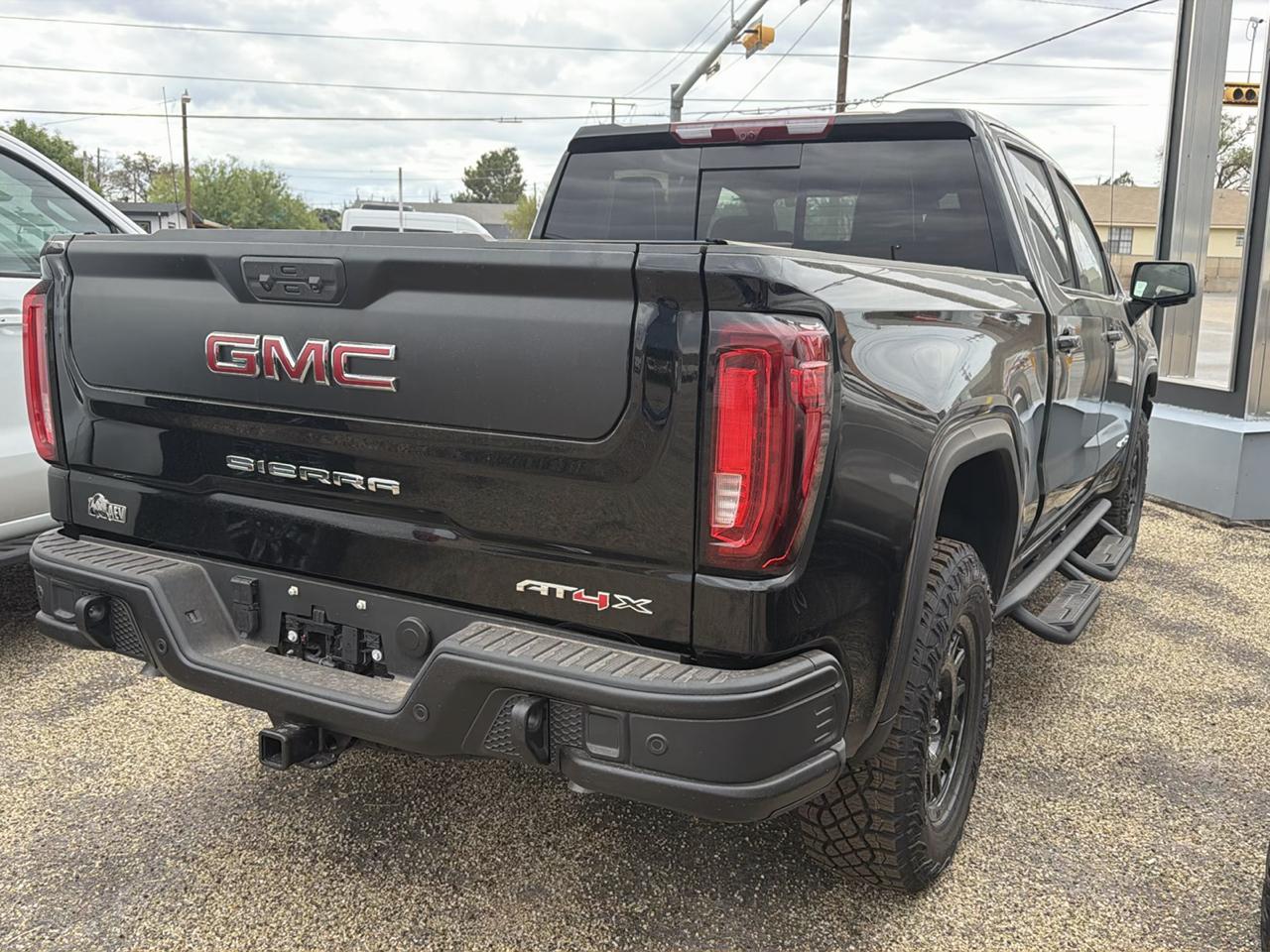 GMC Sierra 1500 AT4X Crew Cab 4WD 2026