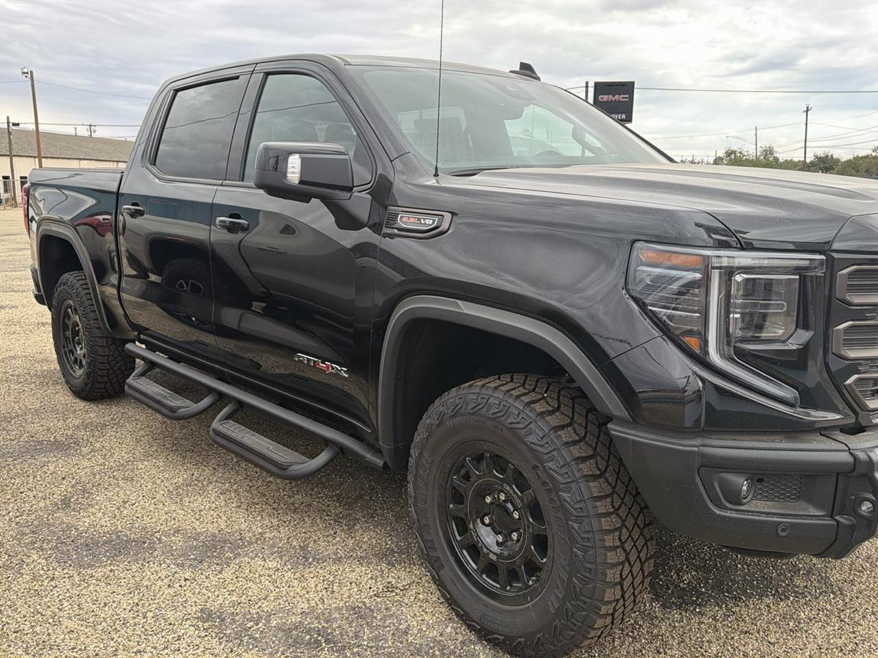 GMC Sierra 1500 AT4X Crew Cab 4WD 2026