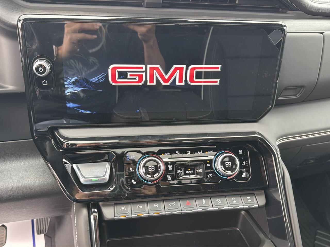 GMC Sierra 1500 AT4X Crew Cab 4WD 2026