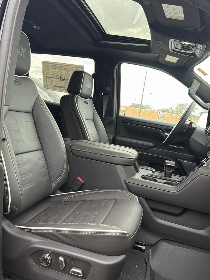GMC Sierra 1500 AT4X Crew Cab 4WD 2026
