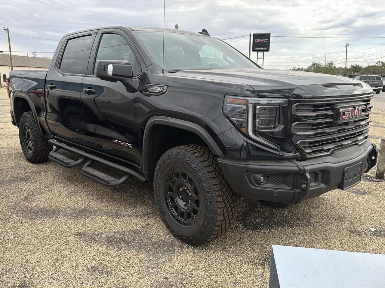 GMC Sierra 1500 AT4X Crew Cab 4WD 2026