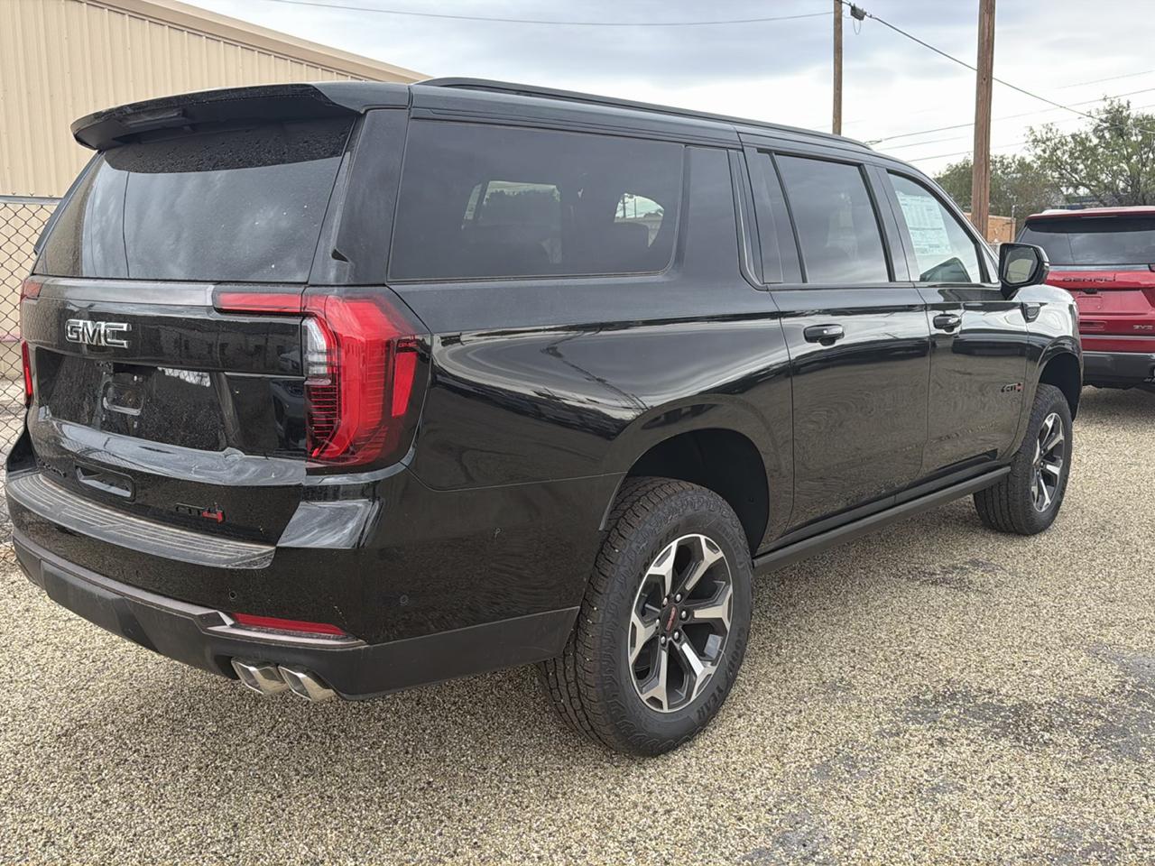 GMC Yukon XL AT4 Ultimate 4WD 2026