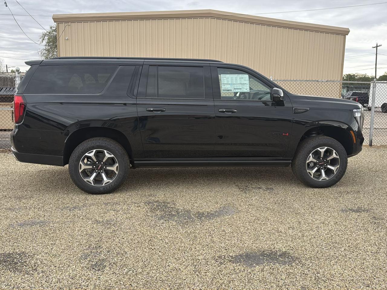 GMC Yukon XL AT4 Ultimate 4WD 2026