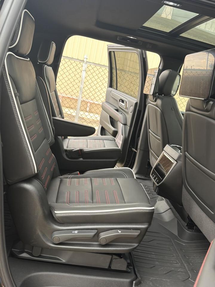 GMC Yukon XL AT4 Ultimate 4WD 2026