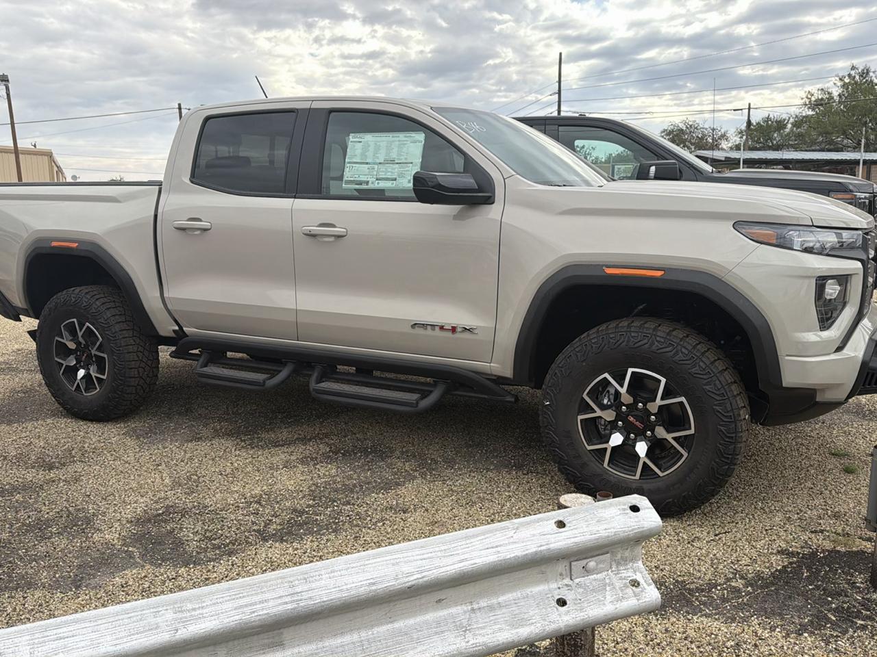 GMC Canyon AT4X Crew Cab 4WD 2026