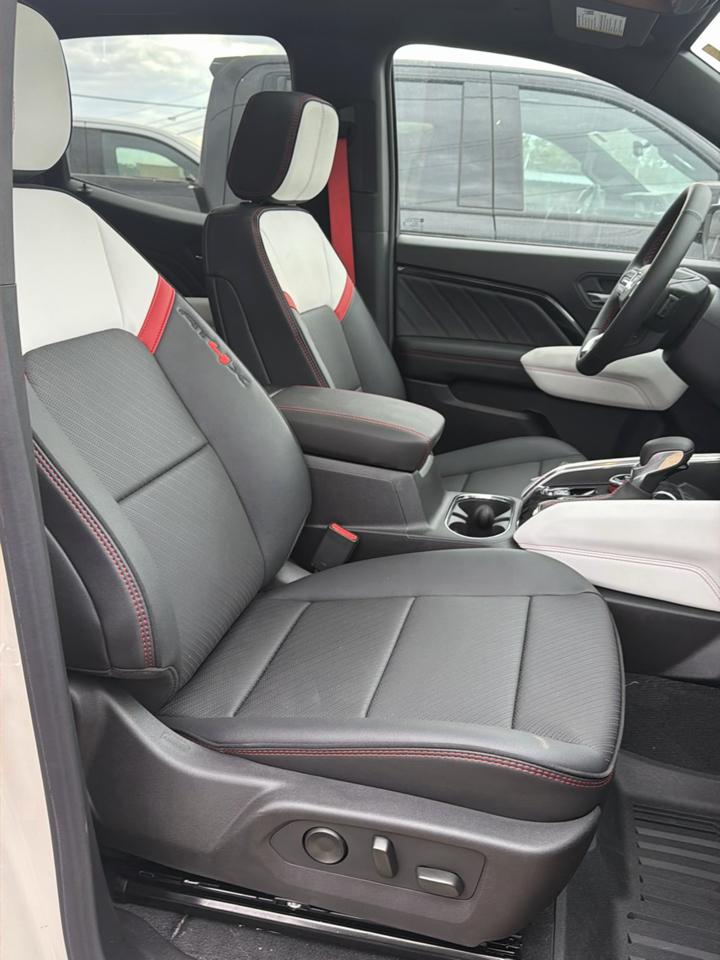 GMC Canyon AT4X Crew Cab 4WD 2026