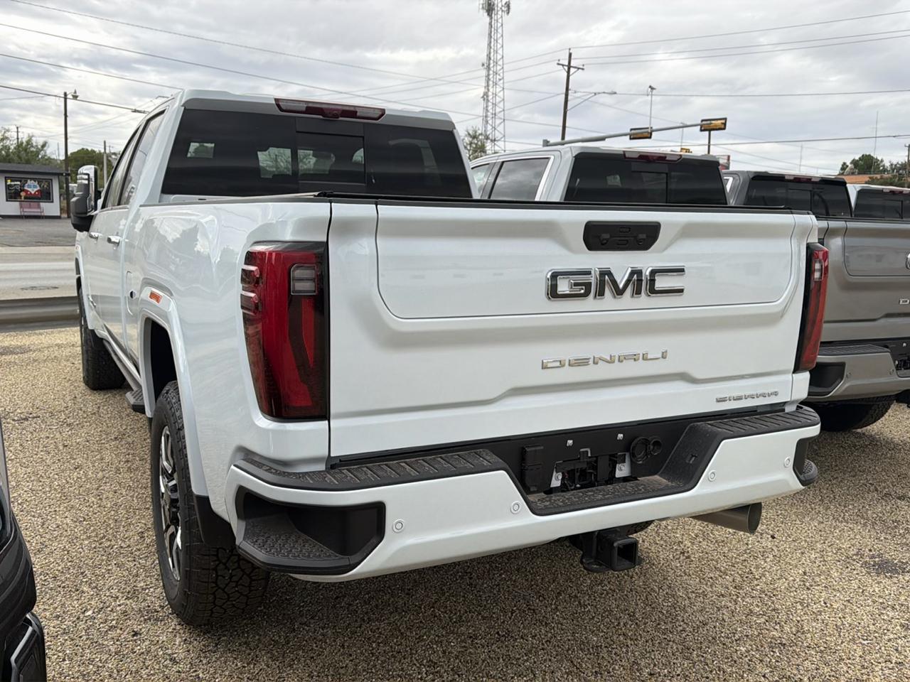 GMC Sierra 2500HD Denali Ultimate Crew Cab 4WD 2026