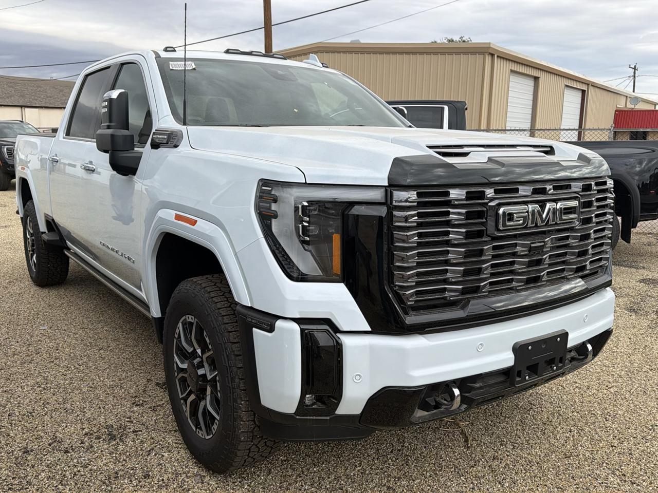 GMC Sierra 2500HD Denali Ultimate Crew Cab 4WD 2026