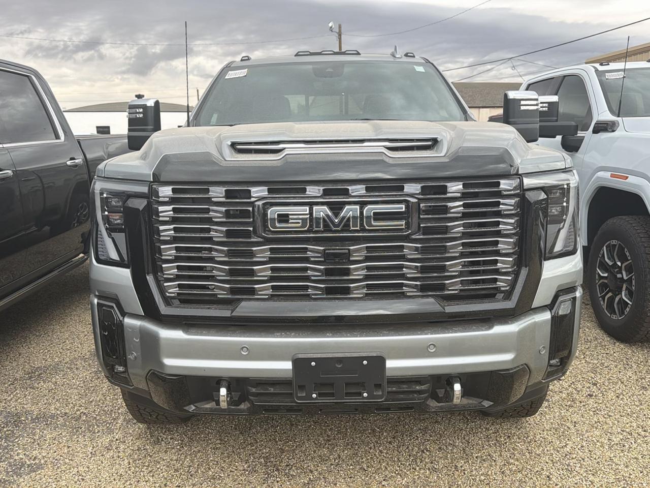 GMC Sierra 2500HD Denali Ultimate Crew Cab 4WD 2026
