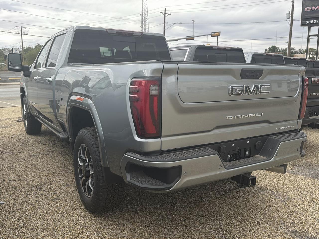 GMC Sierra 2500HD Denali Ultimate Crew Cab 4WD 2026