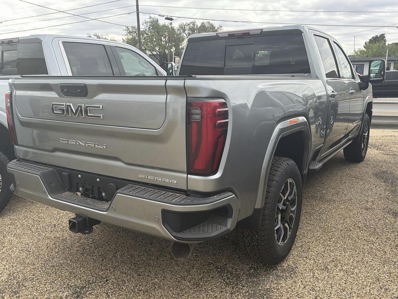 GMC Sierra 2500HD Denali Ultimate Crew Cab 4WD 2026