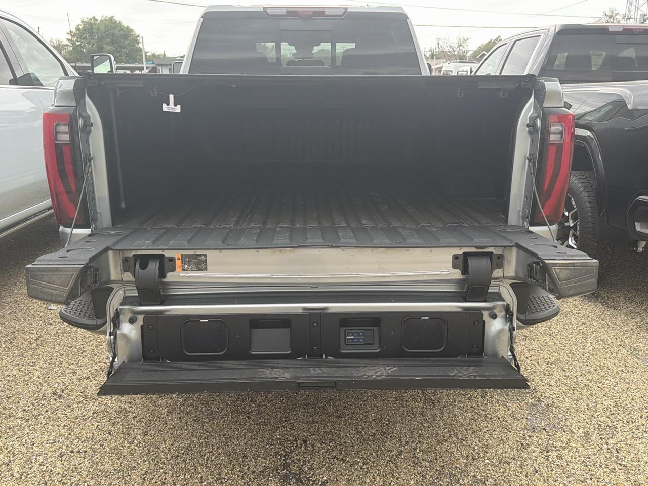GMC Sierra 2500HD Denali Ultimate Crew Cab 4WD 2026