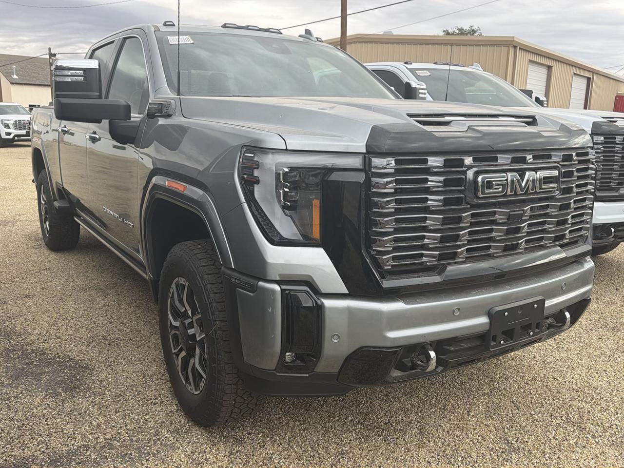 GMC Sierra 2500HD Denali Ultimate Crew Cab 4WD 2026