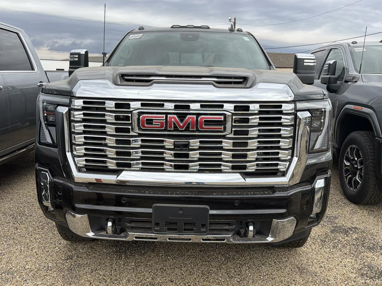 GMC Sierra 2500HD Denali Crew Cab 4WD SB 2026