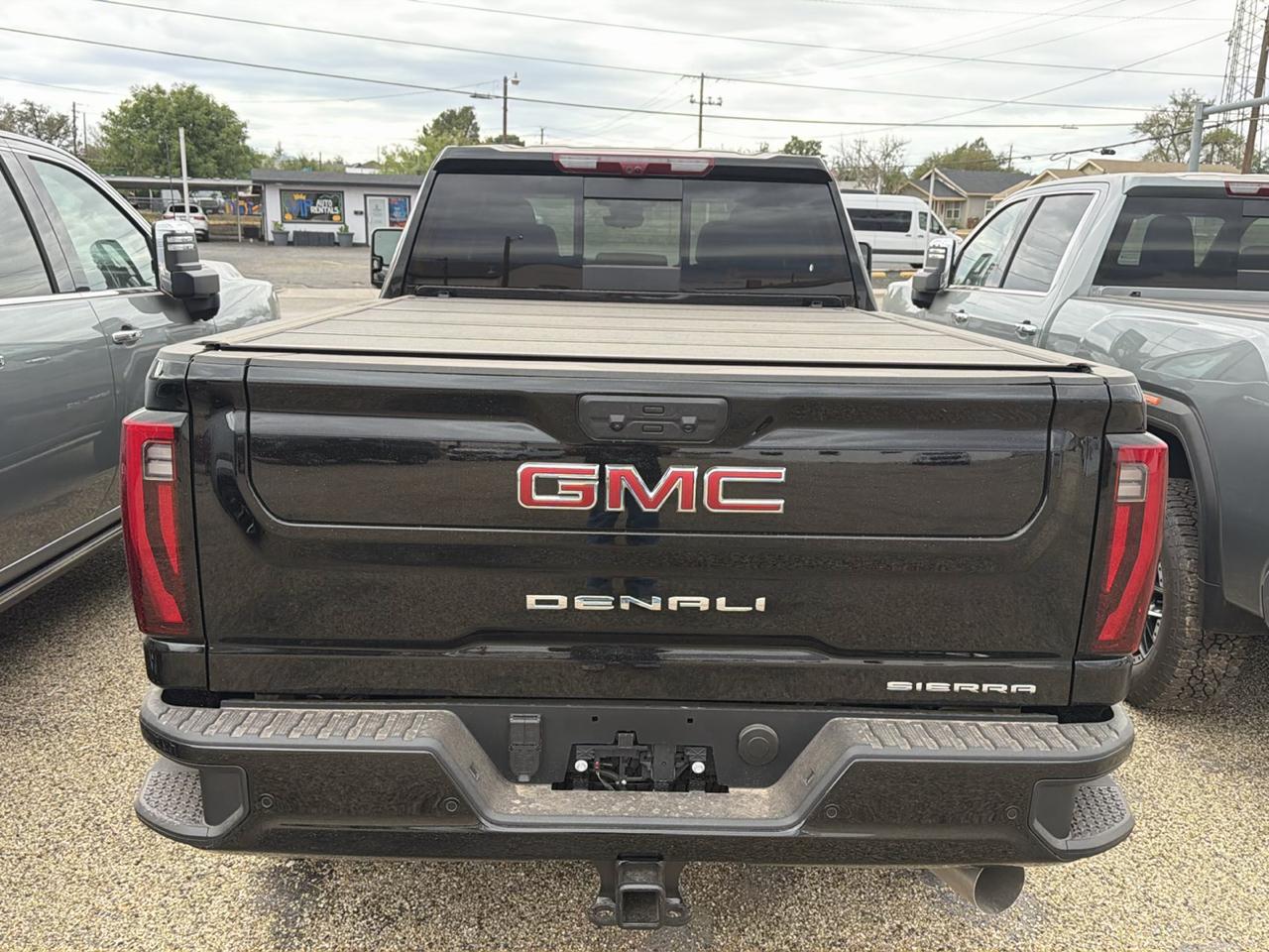 GMC Sierra 2500HD Denali Crew Cab 4WD SB 2026