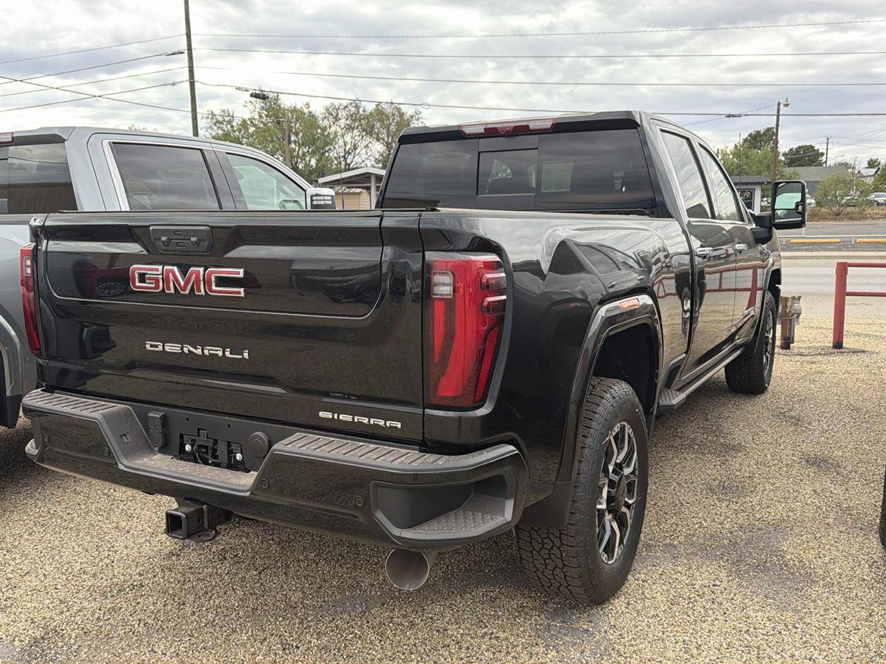 GMC Sierra 2500HD Denali Crew Cab 4WD SB 2026