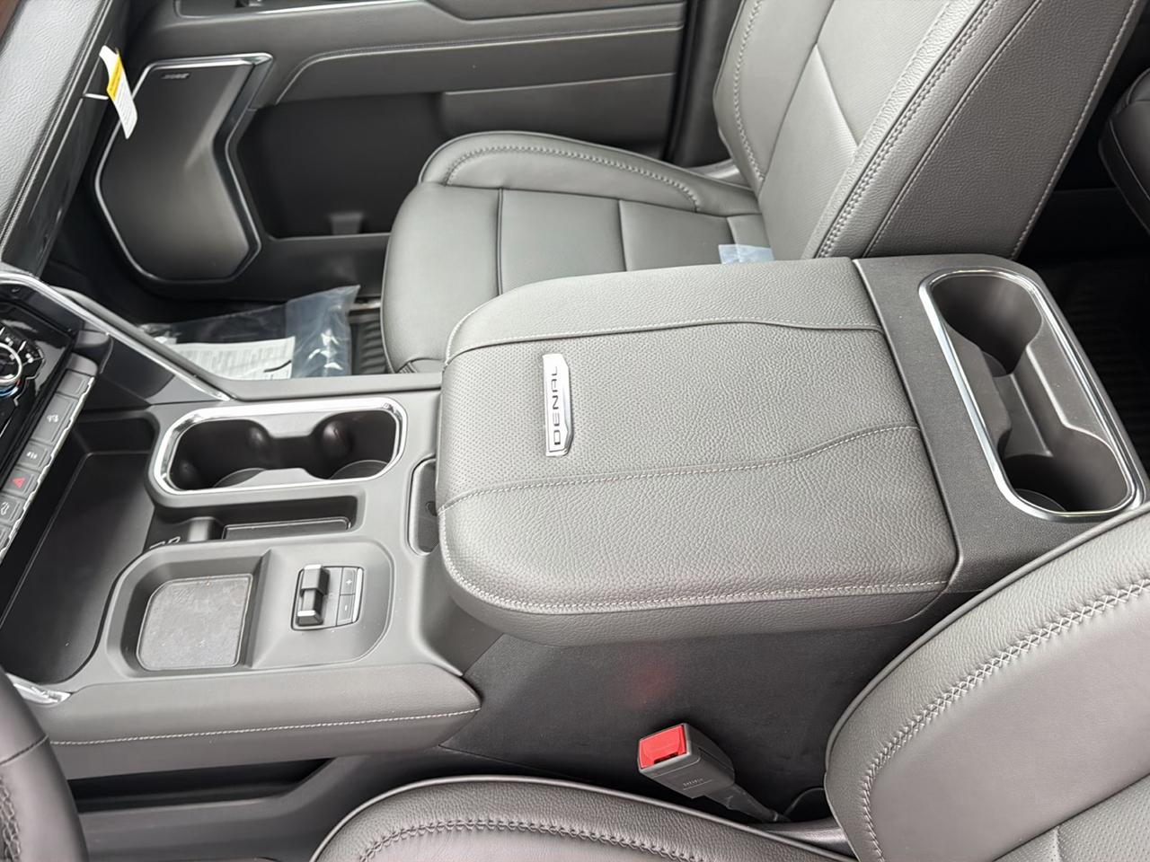 GMC Sierra 2500HD Denali Crew Cab 4WD SB 2026