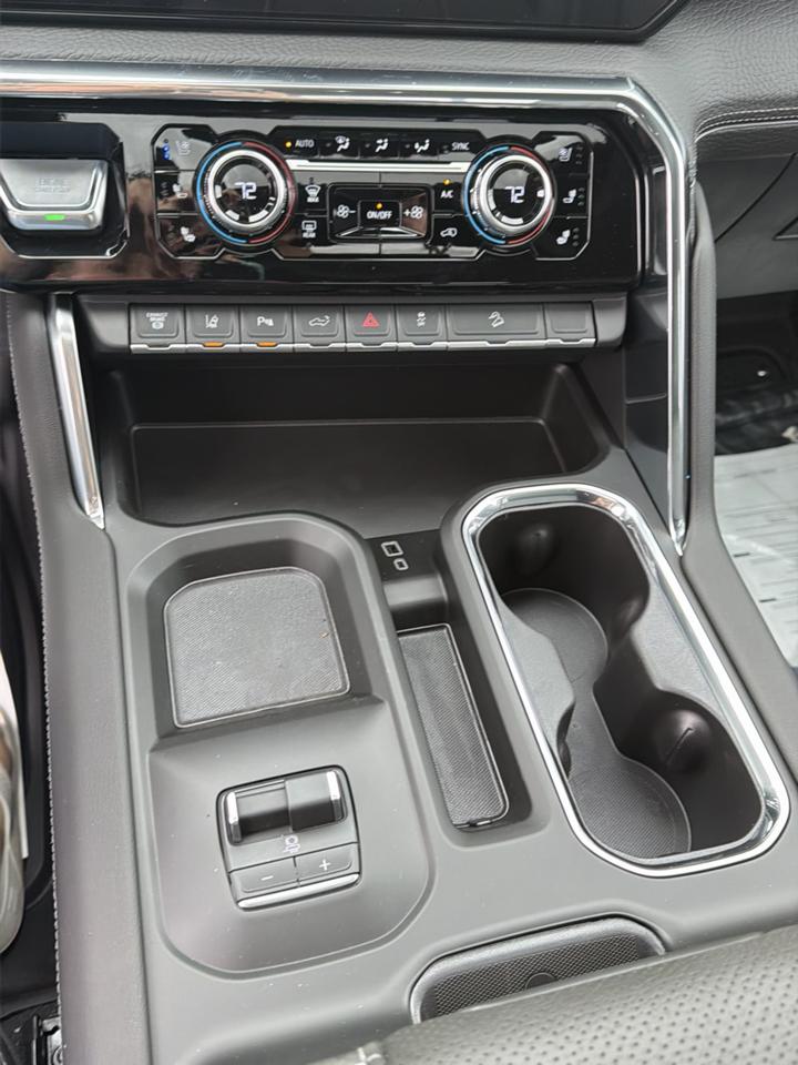 GMC Sierra 2500HD Denali Crew Cab 4WD SB 2026