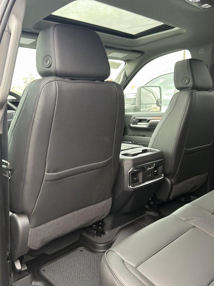 GMC Sierra 2500HD Denali Crew Cab 4WD SB 2026
