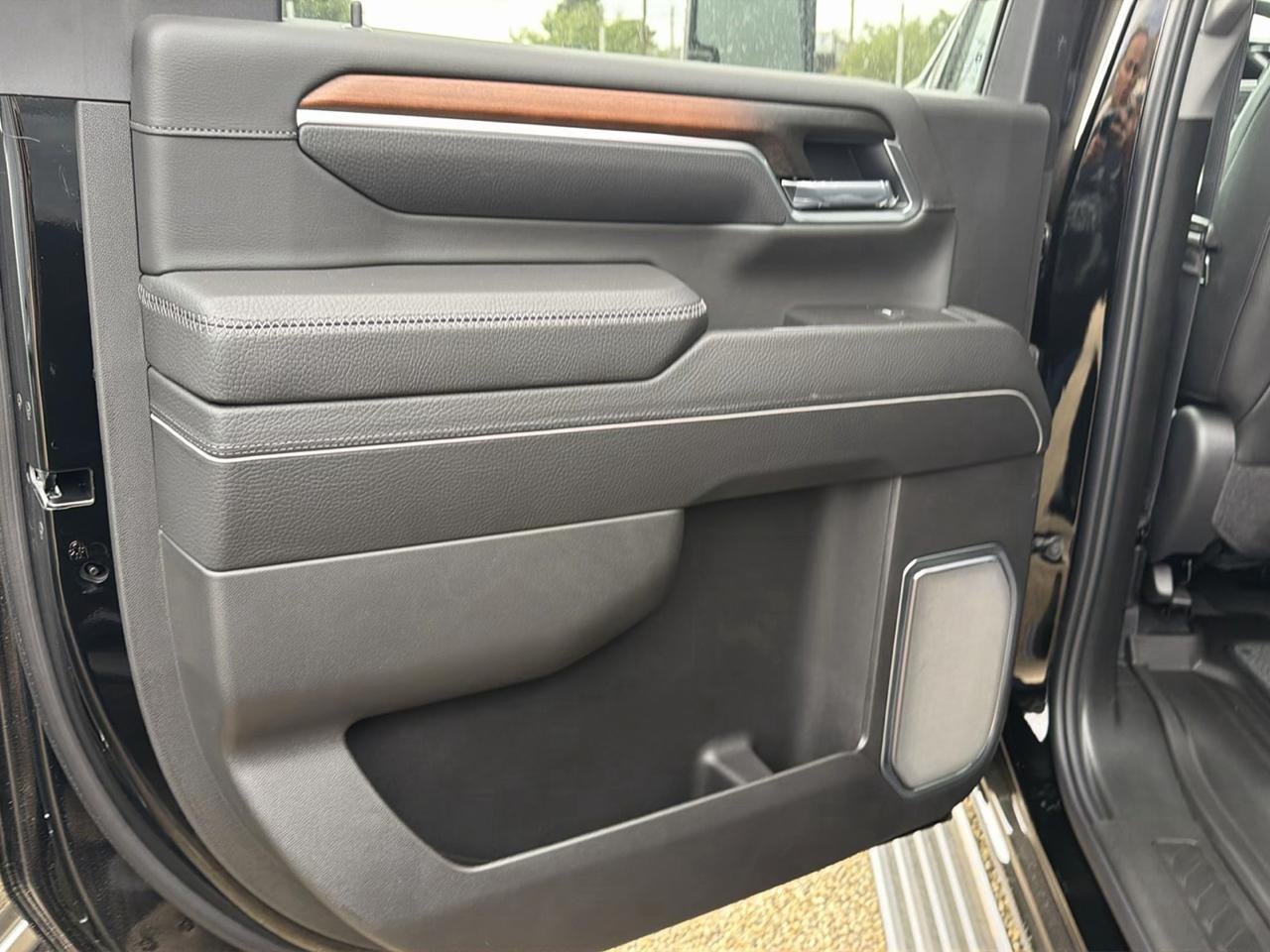 GMC Sierra 2500HD Denali Crew Cab 4WD SB 2026