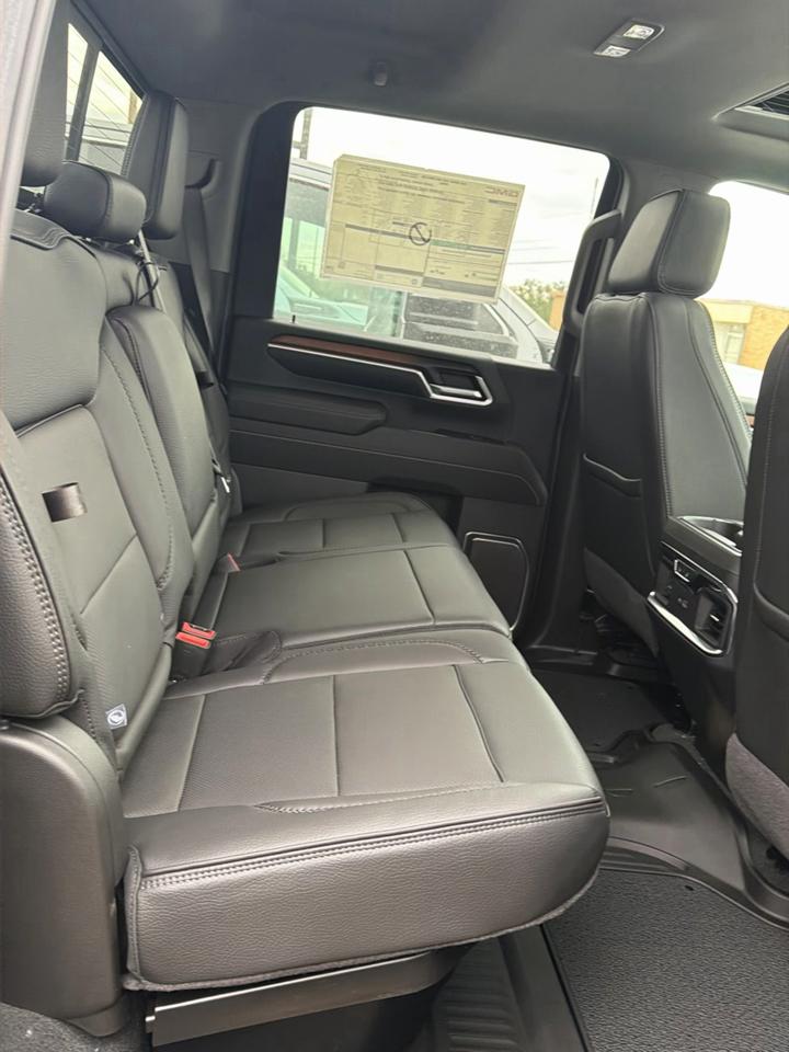 GMC Sierra 2500HD Denali Crew Cab 4WD SB 2026