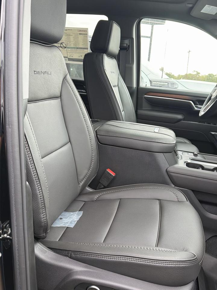 GMC Sierra 2500HD Denali Crew Cab 4WD SB 2026