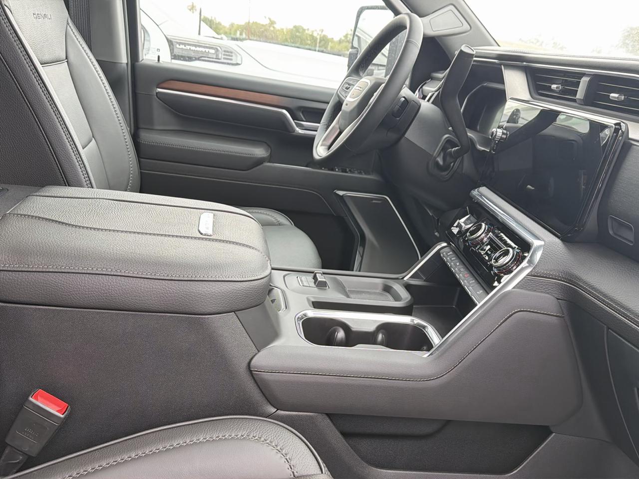 GMC Sierra 2500HD Denali Crew Cab 4WD SB 2026