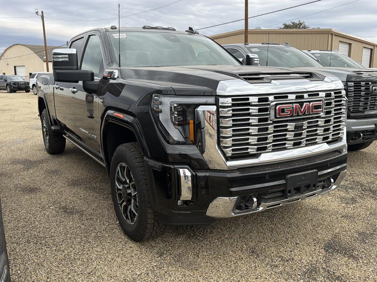 GMC Sierra 2500HD Denali Crew Cab 4WD SB 2026