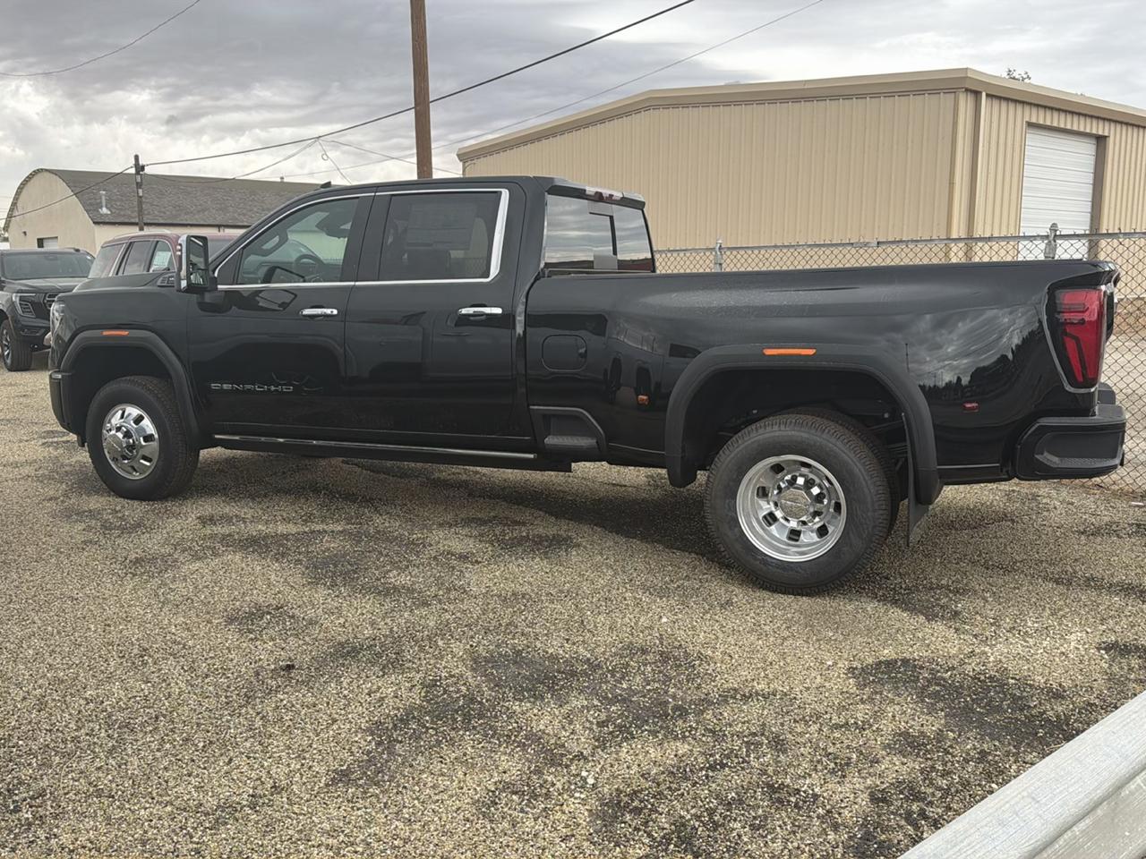 GMC Sierra 3500HD Denali Ultimate Crew Cab 4WD 2026