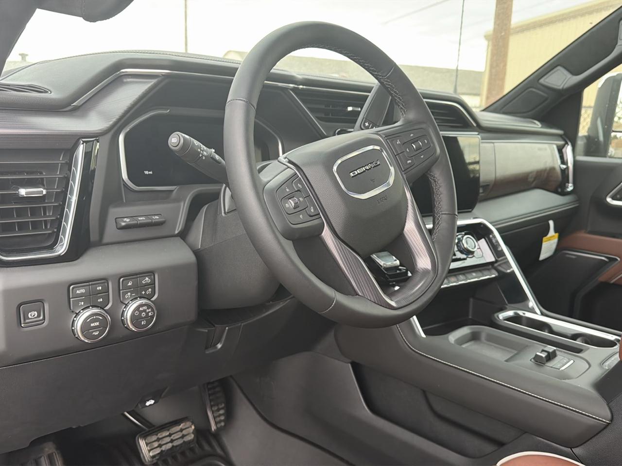 GMC Sierra 3500HD Denali Ultimate Crew Cab 4WD 2026