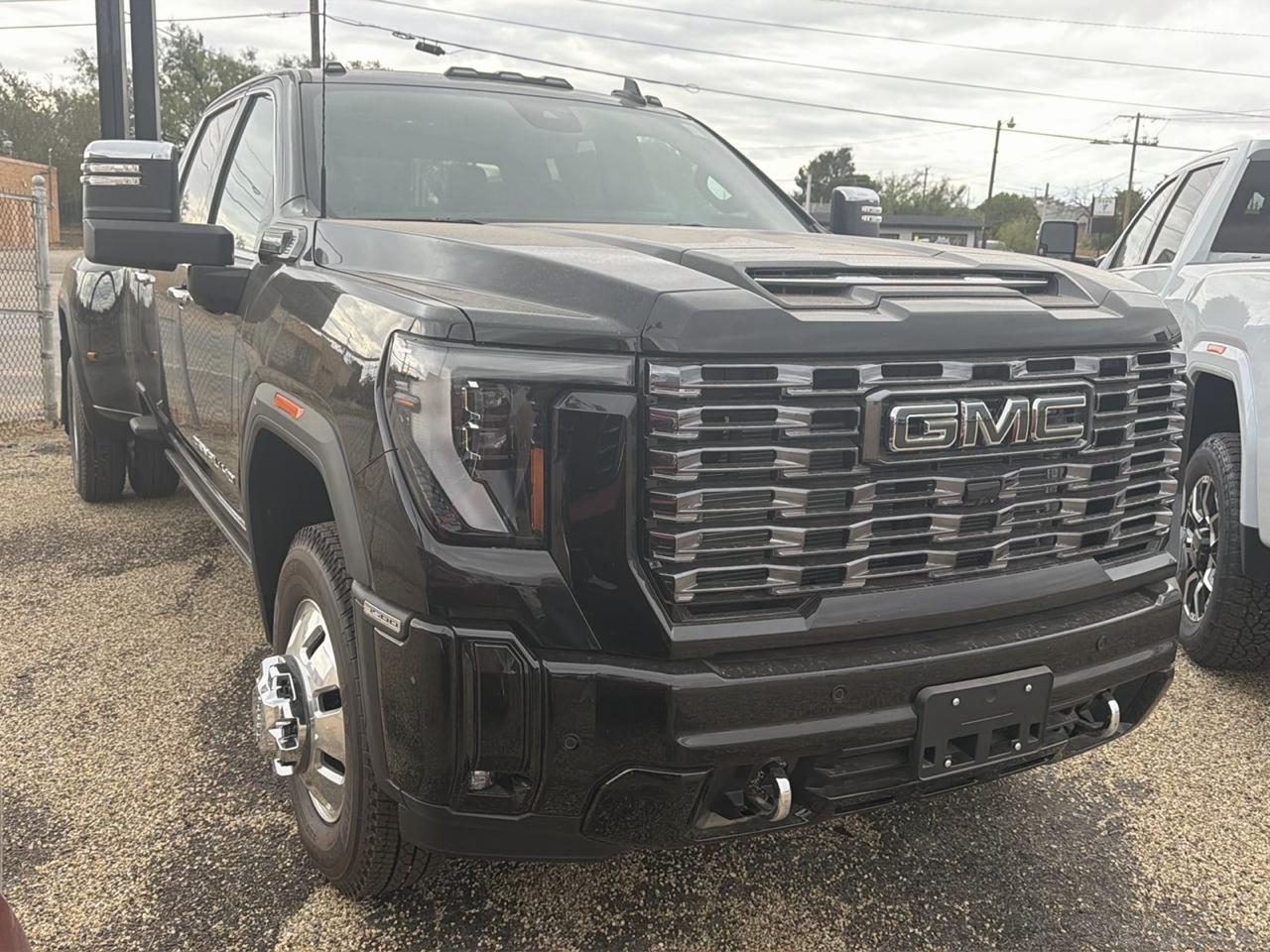 GMC Sierra 3500HD Denali Ultimate Crew Cab 4WD 2026