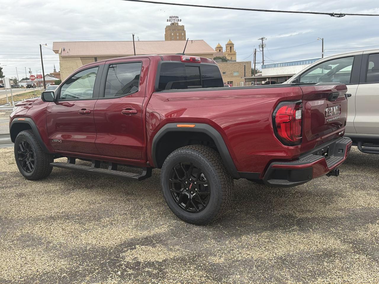 GMC Canyon AT4 Crew Cab 4WD 2026