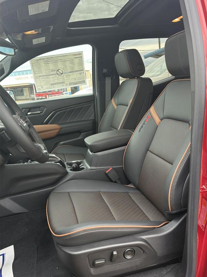 GMC Canyon AT4 Crew Cab 4WD 2026