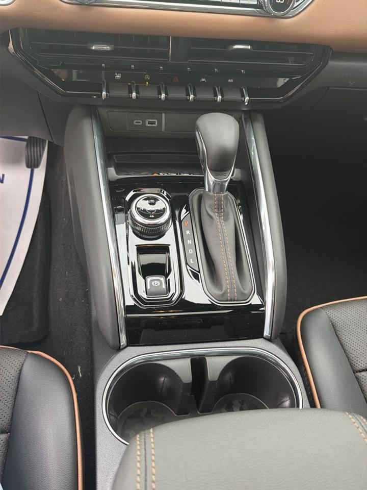GMC Canyon AT4 Crew Cab 4WD 2026