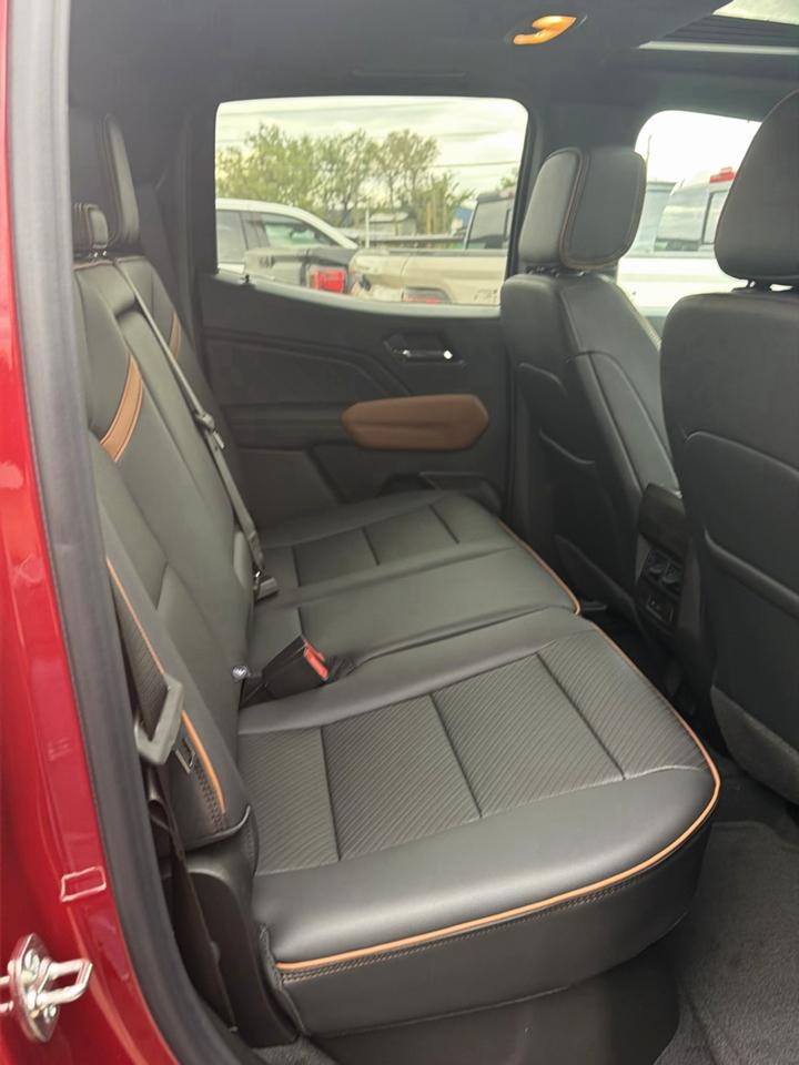GMC Canyon AT4 Crew Cab 4WD 2026