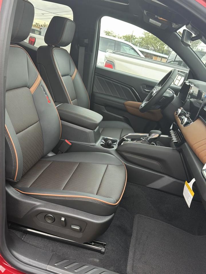 GMC Canyon AT4 Crew Cab 4WD 2026