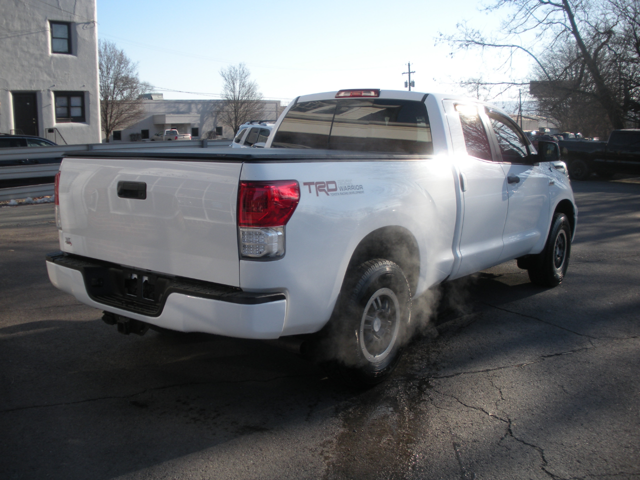 Toyota Tundra Tundra-Grade 5.7L Double Cab 4WD 2011