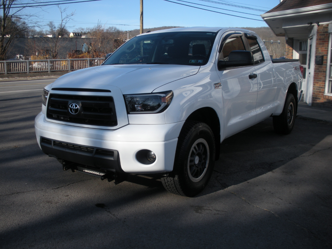 Toyota Tundra Tundra-Grade 5.7L Double Cab 4WD 2011