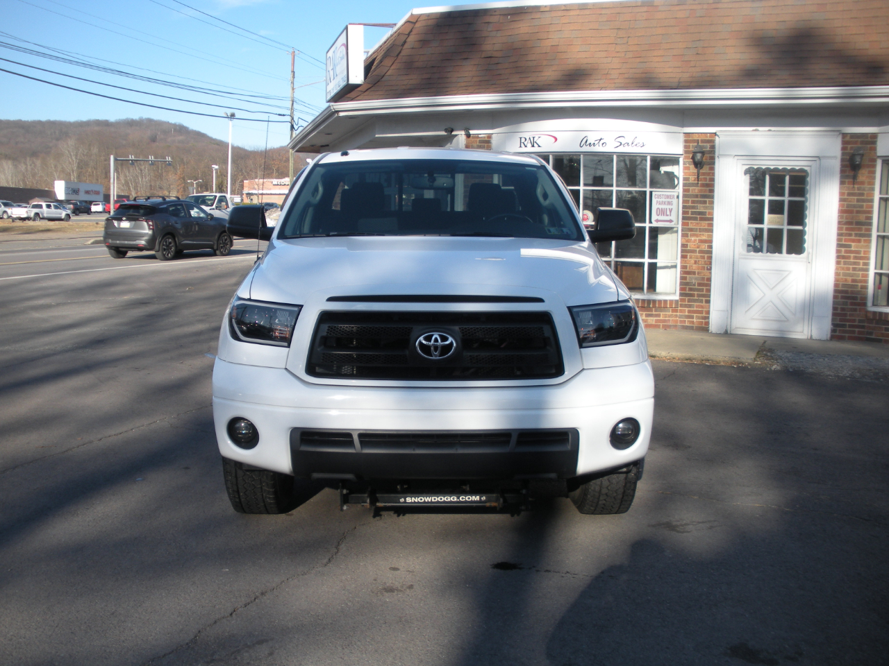 Toyota Tundra Tundra-Grade 5.7L Double Cab 4WD 2011