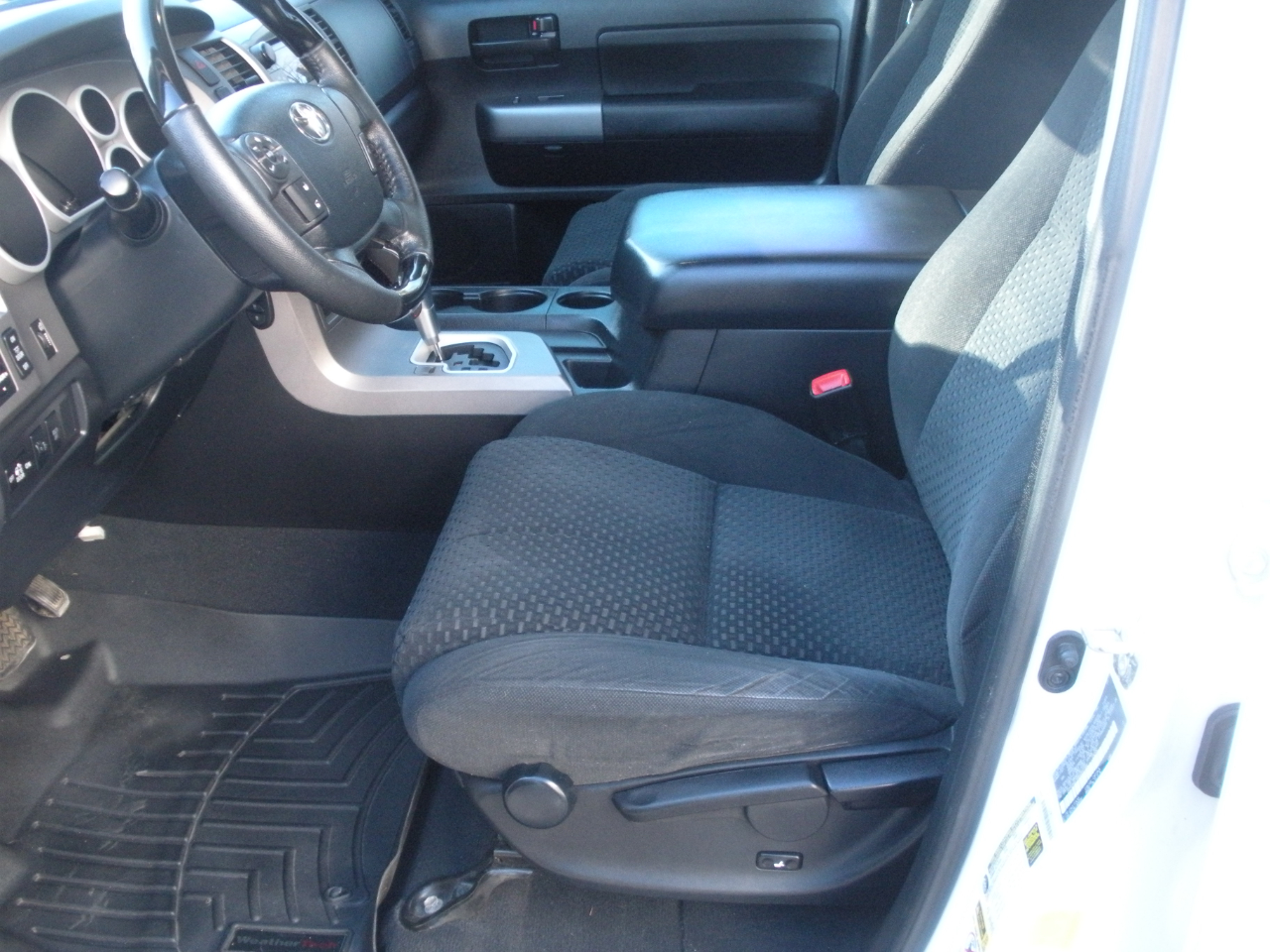 Toyota Tundra Tundra-Grade 5.7L Double Cab 4WD 2011